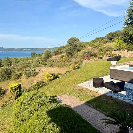 펜션 Stonehouse & Casa Al Sole E Al Mare 네아 로다