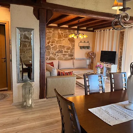 Stonehouse & Casa Al Sole E Al Mare 네아 로다