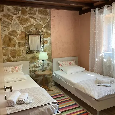 Stonehouse & Casa Al Sole E Al Mare Сasa de vacaciones Nea Roda