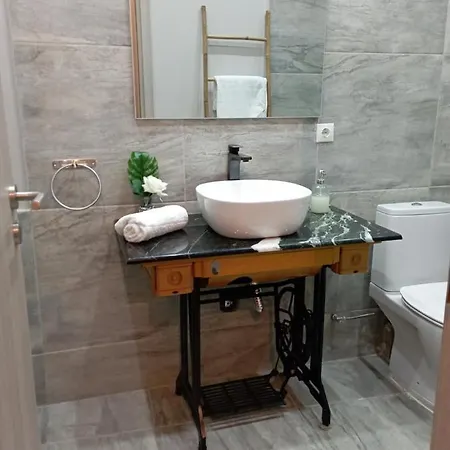 Stonehouse & Casa Al Sole E Al Mare * Nea Roda