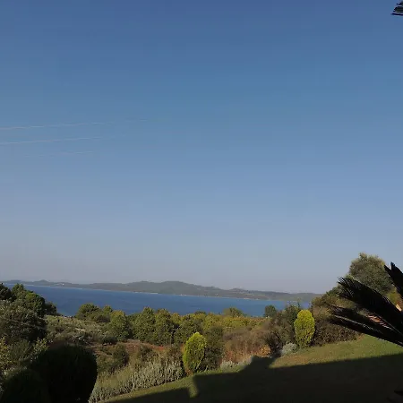 Feriehus Stonehouse & Casa Al Sole E Al Mare Nea Roda