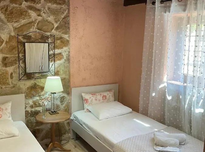 Stonehouse & Casa Al Sole E Al Mare Nea Roda