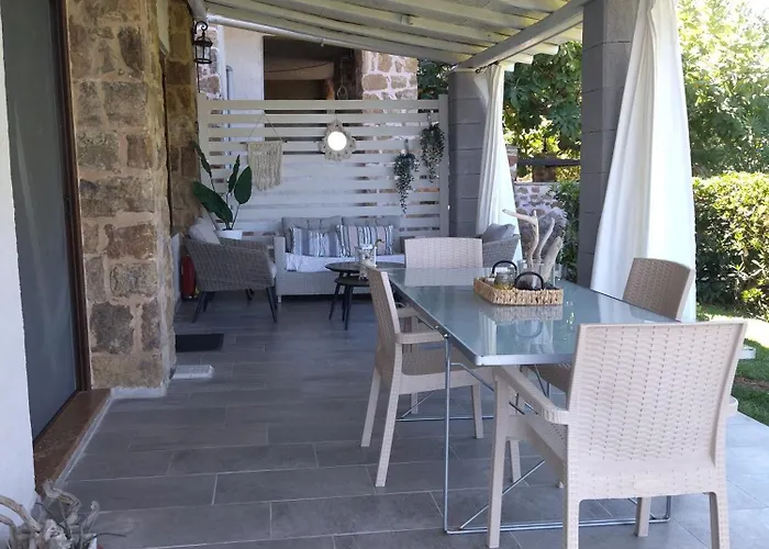 Stonehouse & Casa Al Sole E Al Mare Case de vacanță